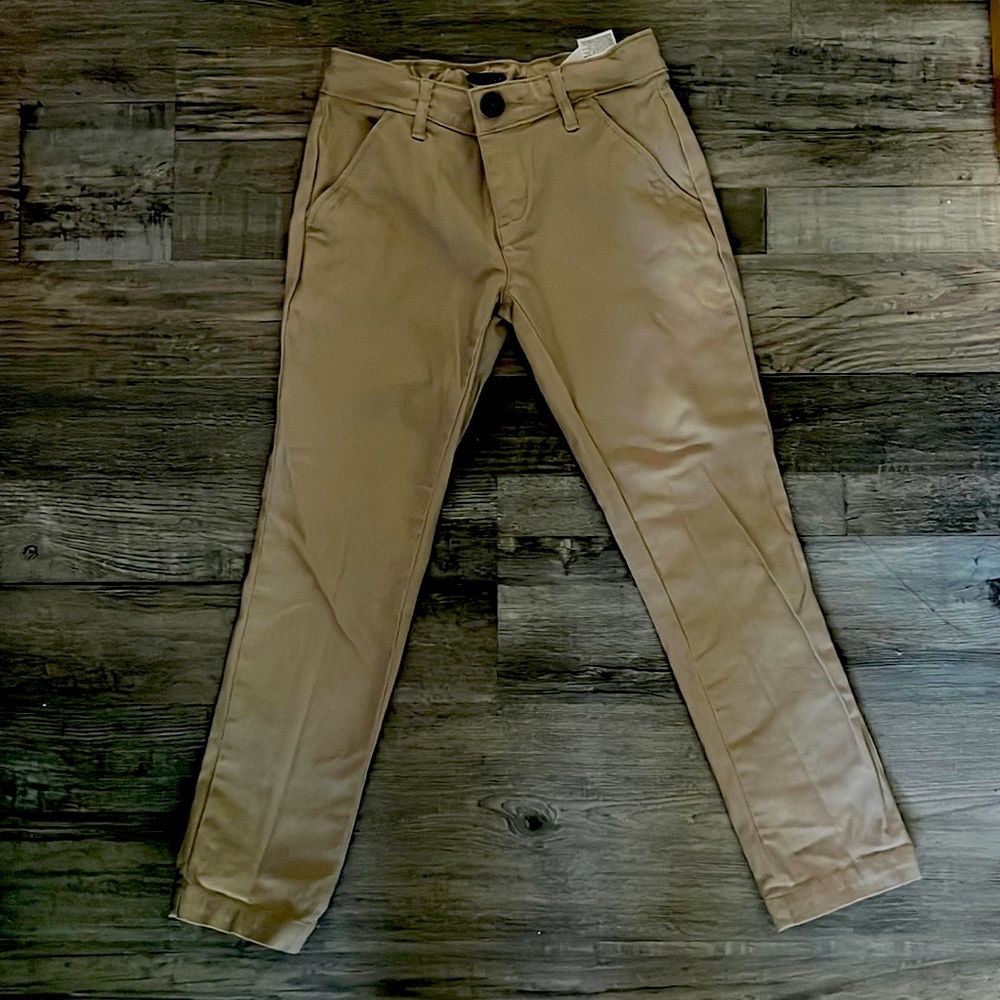 Old navy skinny uniform rolled oat female perfect condition no stains.